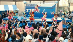 仮面女子を含めた計9組のインタビューを配信中！