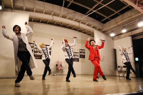アルスマグナ、「ARSWORLD」リリース記念イベントでパパイヤ鈴木と珍ダンス披露！PV - ナビコン・ニュース