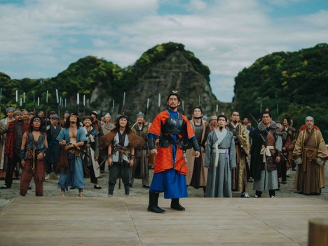  (c)北方謙三／集英社　(c)2026 WOWOW／NTTドコモ