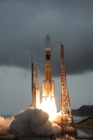 H2B ロケット こうのとり3 JAXA JAXA：「こうのとり」打ち上げ、H2Bが発射地点へ | 毎日新聞