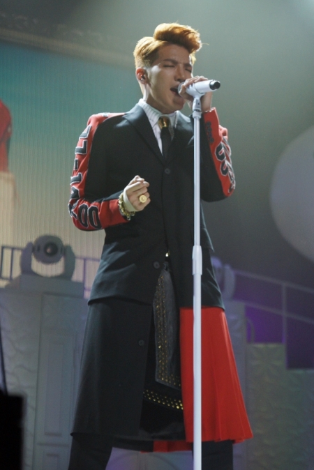 Jun. K(From 2PM) Solo Tour「LOVE & HATE」スタート！大阪公演を写真