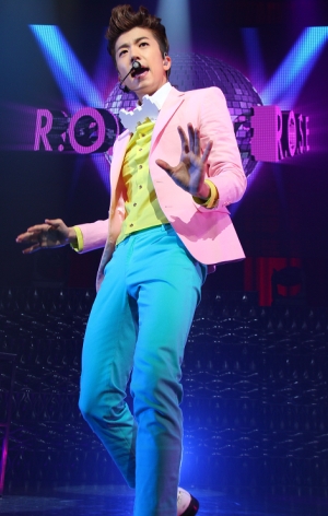 WOOYOUNG (From 2PM) 初の日本ショーケース最終・大阪公演を写真と一緒