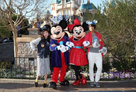 ディズニーch 世界のディズニーリゾートへgo Mcに佐野岳 トミタ栞を迎えてリ5 7よりスタート 過去動画 ナビコン ニュース