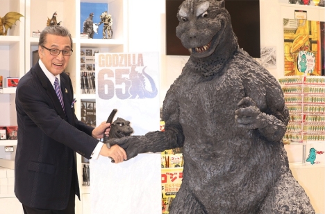 ゴジラ生誕65周年記念B2ポスター 宝田明氏直筆サイン入り限定65セット+他3枚 南部鉄器ゴジラ 南部鉄器 ゴジラ コラボレーション ゴジラ誕生65