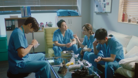 Netflix韓国ドラマ「賢い医師生活」キャスト紹介：名演技で泣かせて、笑わせる“99ズ”5人