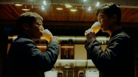 “半沢コンビ”香川照之×堺雅人がCM初共演で息ぴったり、サントリービールで“サシ飲み”