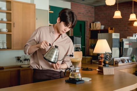 韓国ドラマ「コーヒーを飲みましょうか？」オン・ソンウの初々しい新人バリスタ姿の映像公開！
