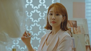 Bs朝日 私を愛したスパイ 第1 5話あらすじ デザイナーのアルムは実はバツイチで ナビコン ニュース